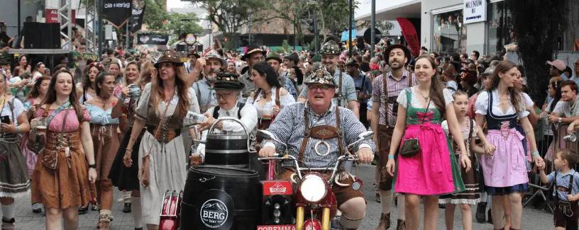 Como surgiu a Oktoberfest Blumenau