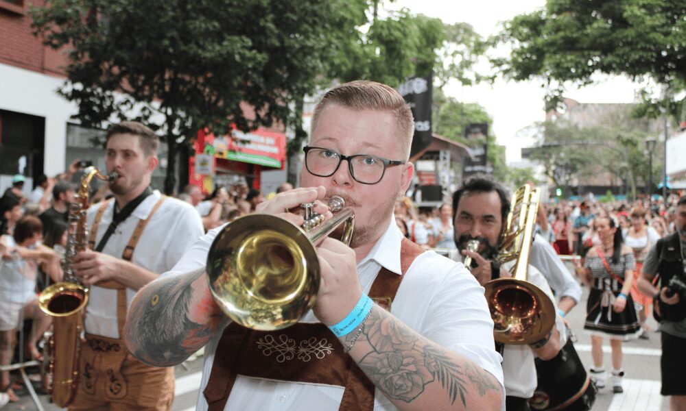 Como surgiu a Oktoberfest Blumenau - Musica e tradicao